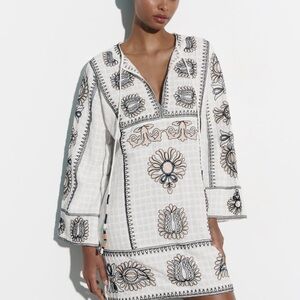 Zara Embroidered Dress. 💟